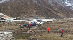 Všetkých horolezcov z táborov vysoko na Evereste už previezli do bezpečia