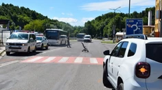 Nešťastie na priechode v Banskej Štiavnici: Auto vrazilo do matky s kočíkom, zasahoval vrtuľník