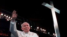 Britská televízia odhalí detaily vzťahu Jána Pavla II. s vydatou ženou