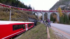 Švajčiari vypravili najdlhší osobný vlak v histórii. Rekord prekonal na jednej z najkrajších trás sveta