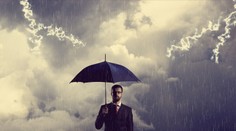 Mýty a fakty o telefonovaní počas búrky. V akej situácii si vypnúť mobil?