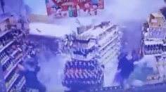 VIDEO: Chvíle hrôzy v supermarkete. Padajúca stena zranila staršieho muža