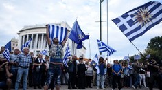 Búrlivé demonštrácie v Grécku: Vzduchom lietali fľaše i stoličky