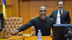 Mike Tyson navštívil Ceaucescov palác a robil poriadky v rumunskom parlamente