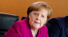 Merkelová vyzvala Putina, aby prepustil ukrajinských námorníkov