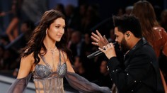 The Weeknd a Bella Hadid pár netvoria. Toto vyjadrenie však Selenu zabolí