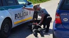 Dramatická naháňačka v Seliciach: Nadrogovaná mladá žena bez vodičáku unikala policajtom