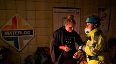 Hasiči už majú požiar vo výškovej budove v Manchestri "pod kontrolou"