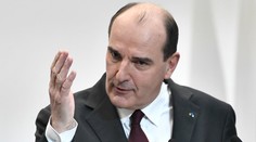 Francúzsky premiér chce obnoviť dôveru v AstraZenecu, dá sa ňou zaočkovať