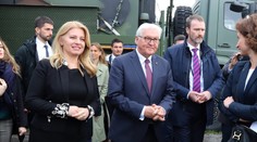 Prezidentka Čaputová a jej nemecký kolega navštívili na Sliači vojakov obsluhujúcich Patriot