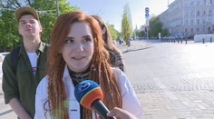 Do Kyjeva sa vracia život, v uliciach stretnete ozbrojených vojakov aj tínedžerov na kolobežkách