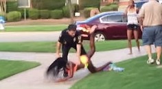 Policajt zdrapol ženu za vlasy a povláčil ju po zemi. Zaslúžene?