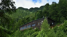 Pod chatou Plesnivec prišiel o život 64-ročný turista