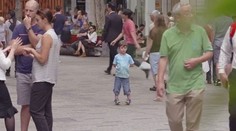 Totálna ignorácia. Stratené deti v obchoďáku si sotva niekto všimol