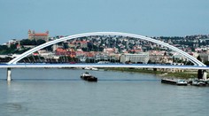 Stavba Mosta Apollo nebola doteraz úplne skolaudovaná