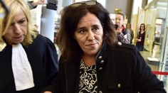 Matka, ktorá dva roky držala dieťa v kufri auta zamorenom larvami, spoznala svoj trest