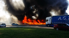 Obrovský požiar skladov v Šuranoch. Hustý dym bolo vidieť až do Nových Zámkov