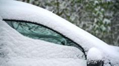 Chyby, ktoré v zime robia mnohí vodiči. Vďaka týmto trikom viete mesačne ušetriť desiatky eur