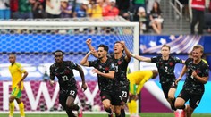 Kanada oslavuje historický postup. Stephen Eustaquio rozhodol v samotnom závere a spustil erupciu radosti