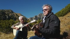 Ján Tribula zobral do Tatier jubilanta Pavla Hammela, gitara nemohla chýbať