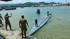 VIDEO: Kolumbijské námorníctvo zadržalo ponorku plnú kokaínu. Pašeráci ju ovládali volantom z auta