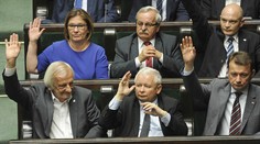 Poslanci poľského Sejmu schválili kontroverznú reformu justície