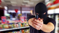 Lupič vykradol banku v Rakúsku, ušiel na škodovke