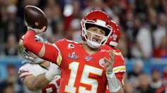 Hviezda amerického futbalu podpíše najvyšší kontrakt v histórii športu