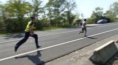 Maďarskí policajti zastavili dodávku plnú imigrantov. Tí sa rozutekali do všetkých strán