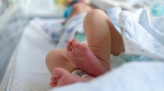 Žena až do pôrodu netušila, že je tehotná. Kontrakcie si zamenila za bolesti z pokazeného jedla