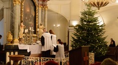 Kresťania slávia jeden z najväčších sviatkov. Počas dňa si pripomínajú udalosti v Betleheme