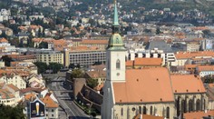 Z Mosta SNP chcel skočiť muž, policajti ho zachránili