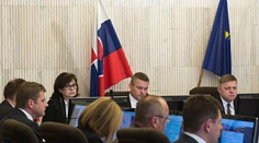 Za zrušenie Mečiarových amnestií by zdvihli ruku piati ministri Ficovej vlády