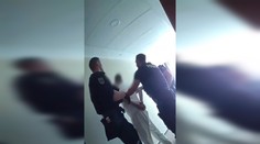 VIDEO: Ozbrojení policajti v hoteli v Trnave. Príkaz „ľahni si“ muž neuposlúchol, bola to chyba