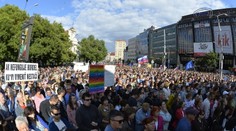 Ľudia opäť vyšli do ulíc. Pridali sa aj farmári, ktorí priniesli mrkvu a zemiaky