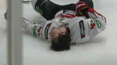 VIDEO: Hrôza na ľade! Hráča začalo po náraze nekontrolovateľne triasť