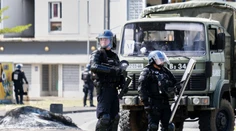 Útok na väzenskú dodávku vo Francúzsku. Zahynuli dvaja policajti a väzeň je na úteku