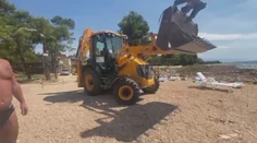 VIDEO: Krik a hádky. Slovákov a Čechov vyháňali z chorvátskej pláže bagrom