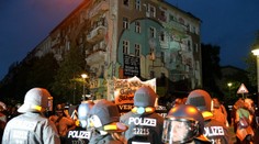Pri vypratávaní domu v Berlíne zranili 123 policajtov