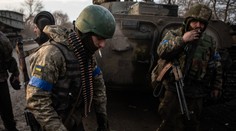 Rusi použili trik podobný nacistom v Ardenách. Pri útoku cez plynovod mali modré pásky ako Ukrajinci