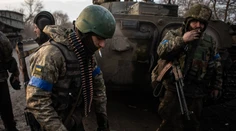 Rusi použili trik podobný nacistom v Ardenách. Pri útoku cez plynovod mali modré pásky ako Ukrajinci