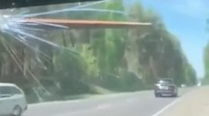 Zábery po nehode, z ktorých mrazí. Železná tyč mohla preraziť vodičovi lebku