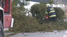 Vietor, dážď aj sneh. Hasiči zasahovali na celom Slovensku, odstaviť museli a lyžiarske stredisko