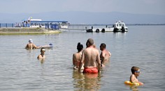 V horúčavách sa na prírodných kúpaliskách množia baktérie. Voda ozelenela aj na Šírave