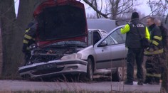 Smrteľná nehoda pri Vrábloch: Mladíci skončili s autom v strome, zahynul 16-ročný tínedžer