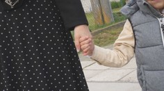 Namiesto detských domovov majú vyrastať v rodine. Štát prichádza s novelou, ktorá ruší špeciálnu výnimku