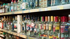 Susedná krajina chce zakročiť proti nočným excesom. Plánuje obmedziť predaj alkoholu