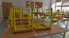 Prázdne lavice, preplnené čakárne u lekárov. Školy nezatvára covid, ale chrípka