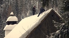 V kysuckom skanzene vo Vychylovke bojujú s tonami snehu