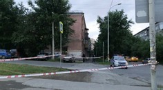 Opitý expolicajt strieľal v Rusku po okoloidúcich z balkóna. Zranil aj deväťročné dievča